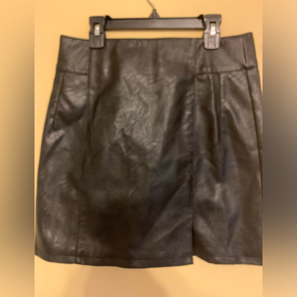 TOPSHOP Faux leather black skirt. NWT - Picture 10 of 10